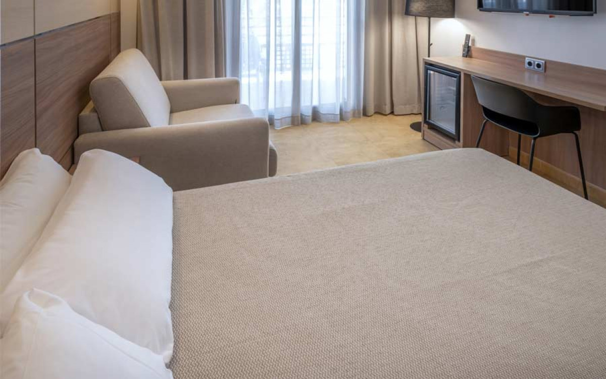 DOUBLE ROOM SINGLE USE (1+0)
