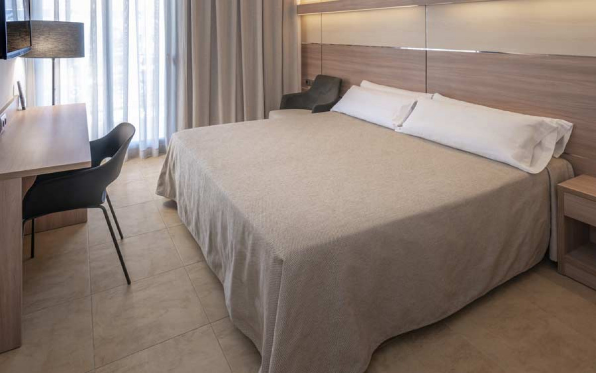 DOUBLE ROOM SINGLE USE (1+0)