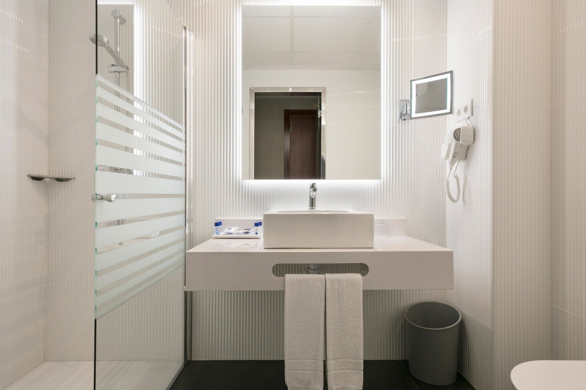 DOUBLE/TWIN BUSINESS GARDEN VIEW ROOM