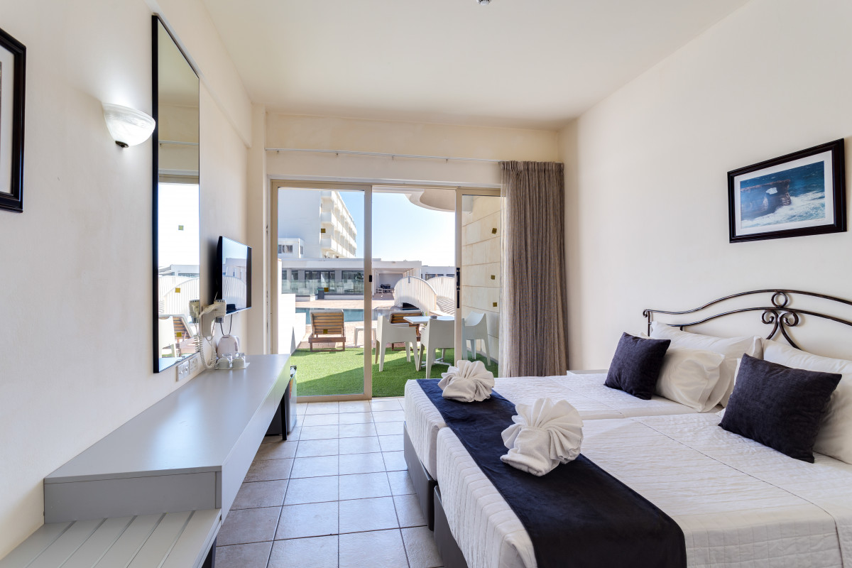 Twin Room Pool View