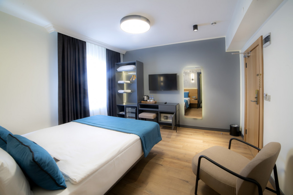 SINGLE ROOM