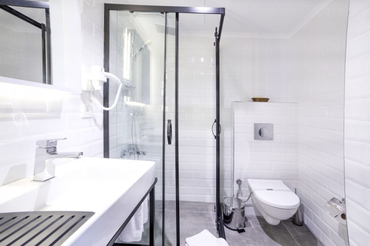SINGLE ROOM