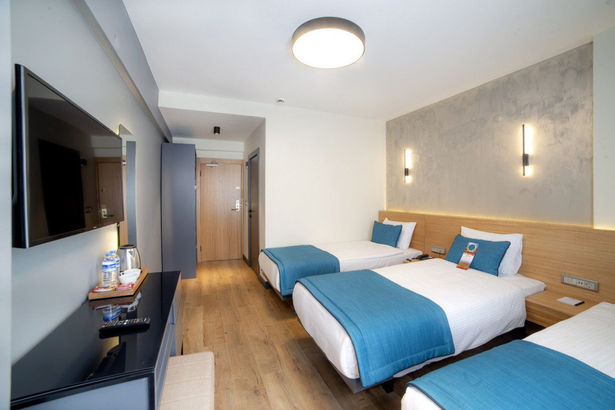 TRIPLE ROOM