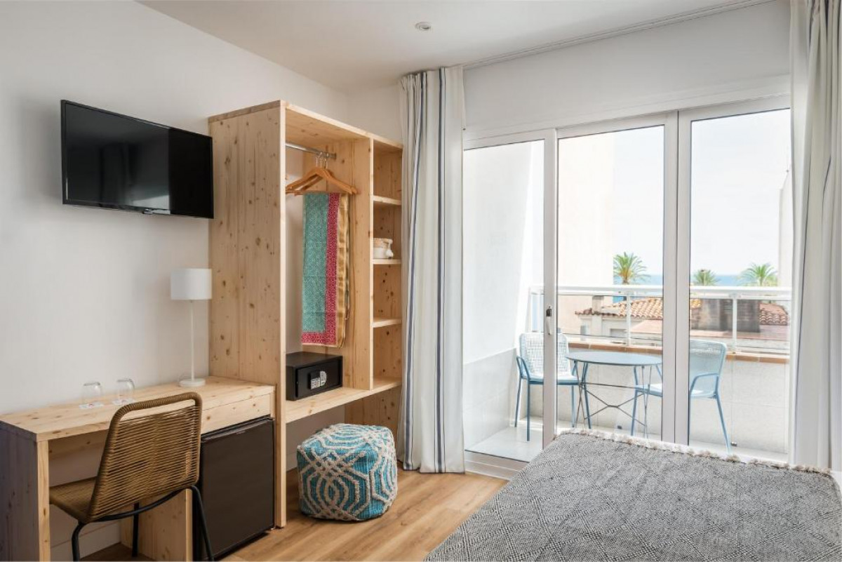 DOUBLE STANDARD ROOM SEA VIEW WITH BALCONY