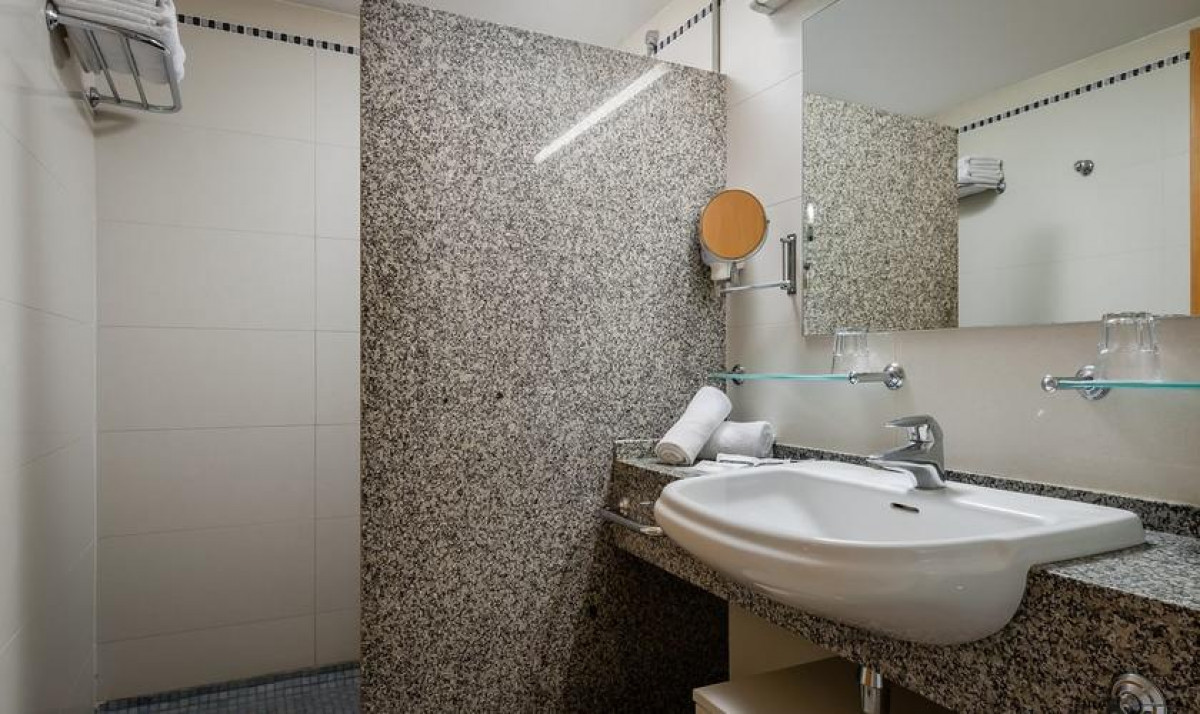 TRIPLE PREMIUM ROOM WITH BALCONY (2+1)