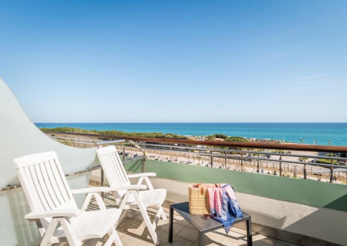 TRIPLE PREMIUM ROOM WITH BALCONY (2+1)