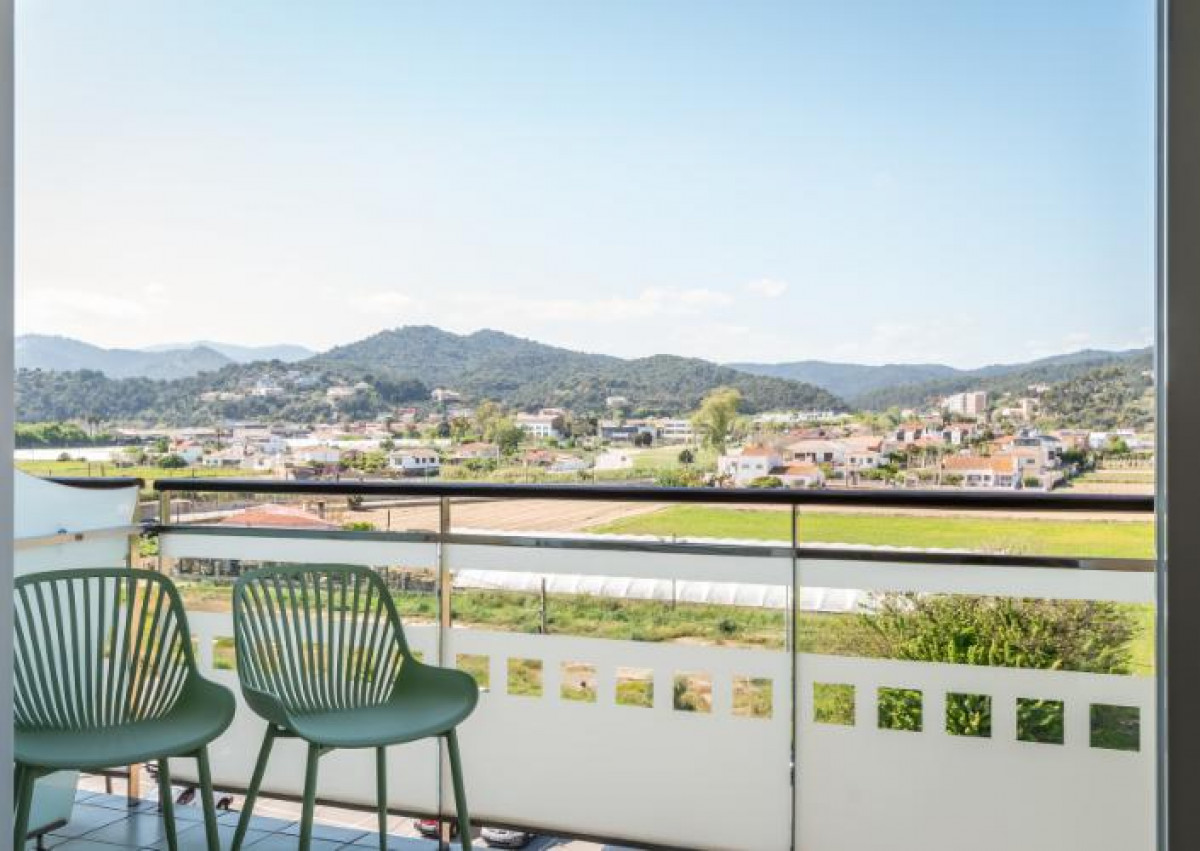 FAMILY STANDARD ROOM WITH BALCONY (3+0)