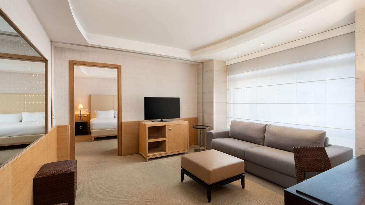 SUITE (2+0)