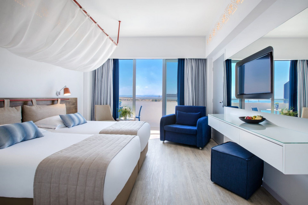 Superior Twin Room Side Sea View
