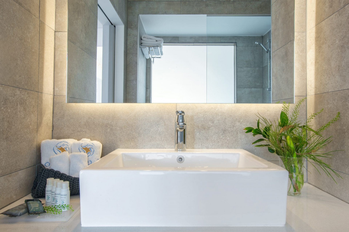 Superior Twin Room Side Sea View - Single Occupancy