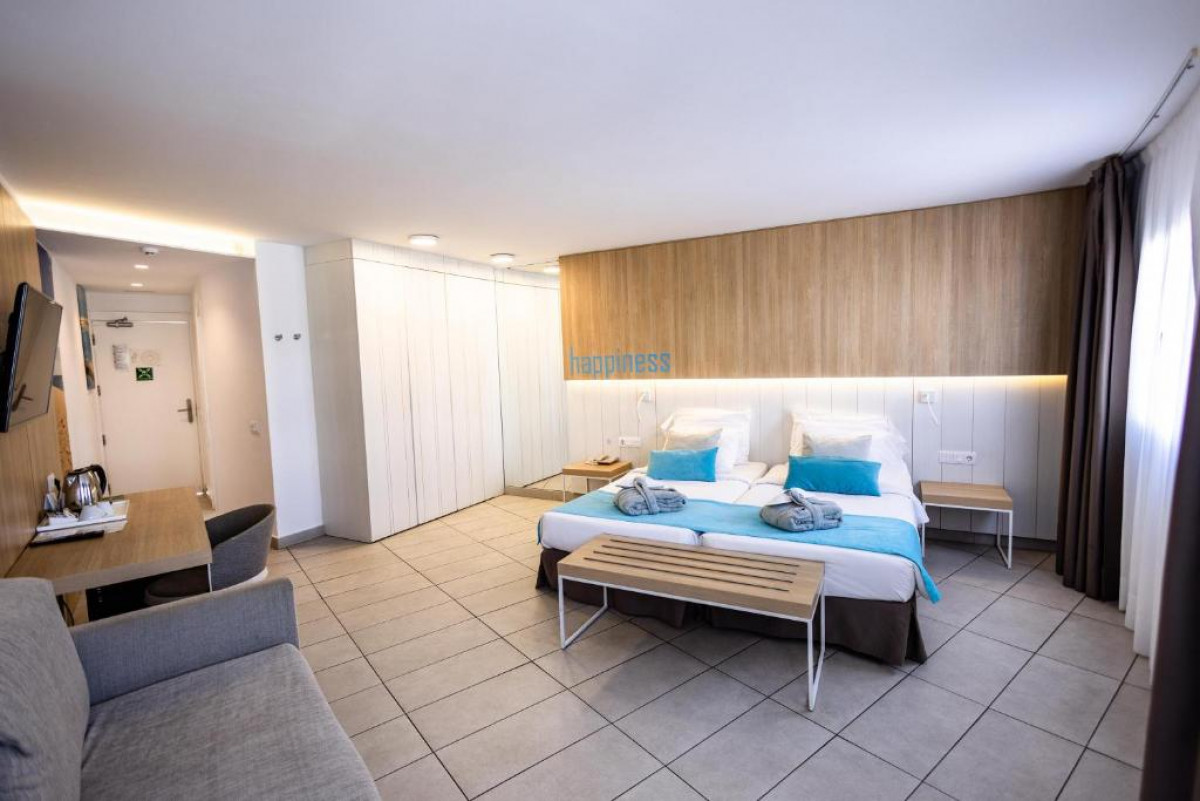 DOUBLE SUPERIOR WITH BALCONY LIMITED SEA VIEW (2+2)