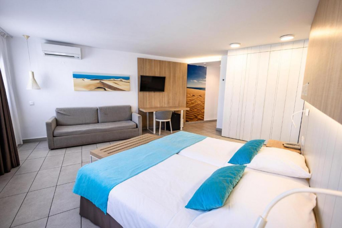 DOUBLE CLASSIC WITH BALCONY POOL VIEW (1+0)