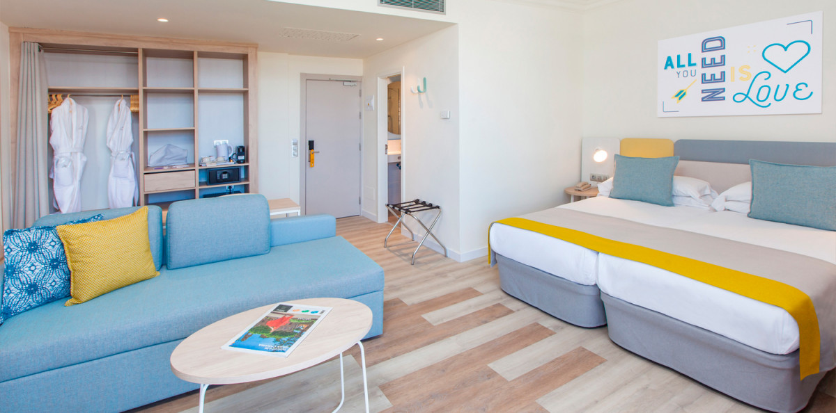 DOUBLE/TWIN DELUXE ROOM ADULTS ONLY WITH BALCONY SINGLE USE