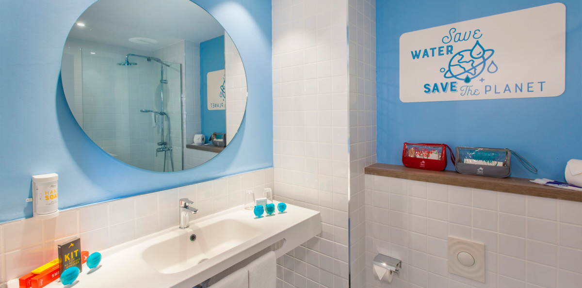 DOUBLE/TWIN DELUXE ROOM ADULTS ONLY WITH BALCONY SINGLE USE