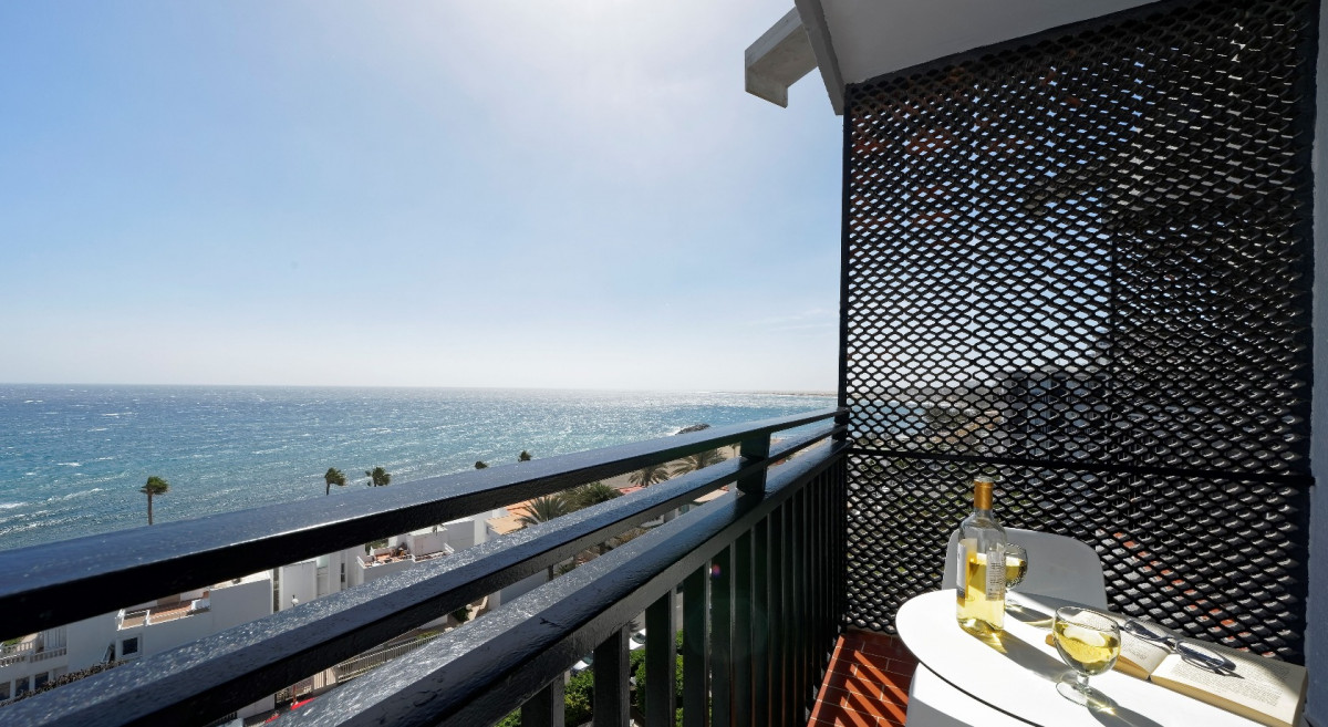 DOUBLE SINGLE USE SEA VIEW (1+0)