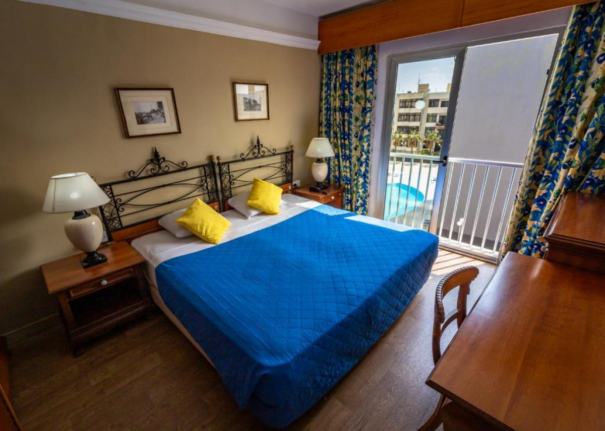 Single Pool View Room Balcony