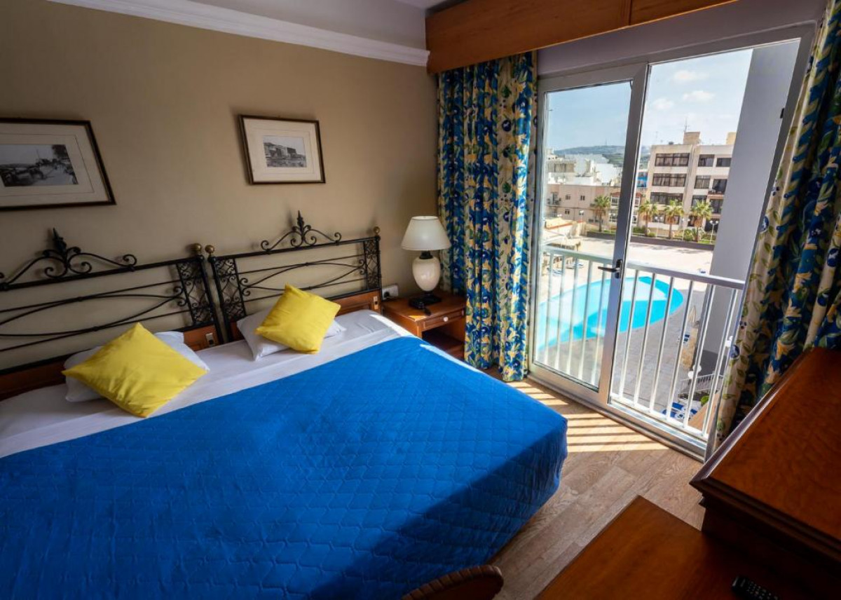 Single Pool View Room Balcony