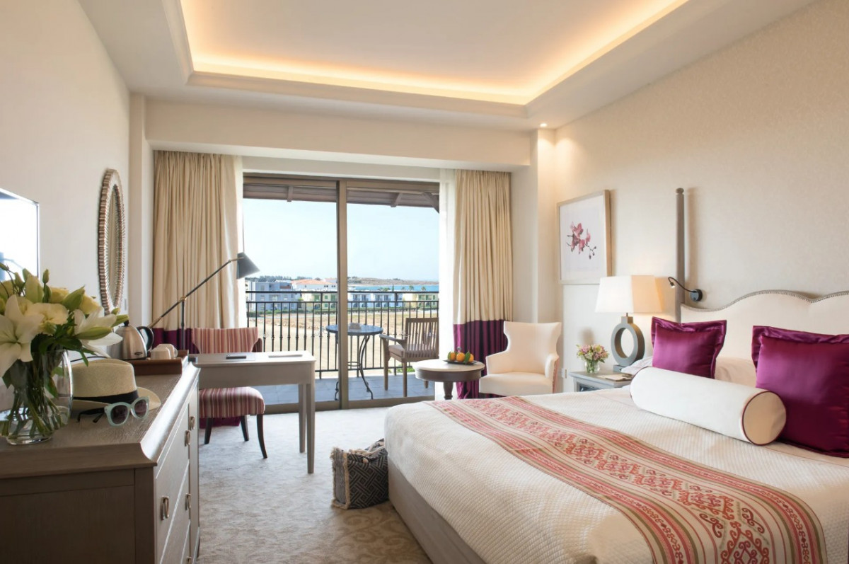 Deluxe Partial Sea View