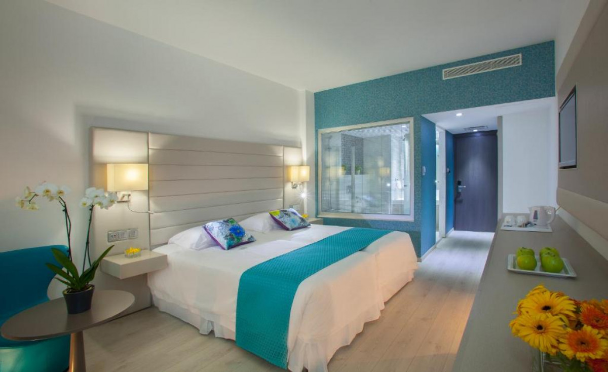 Twin Room Front Sea View