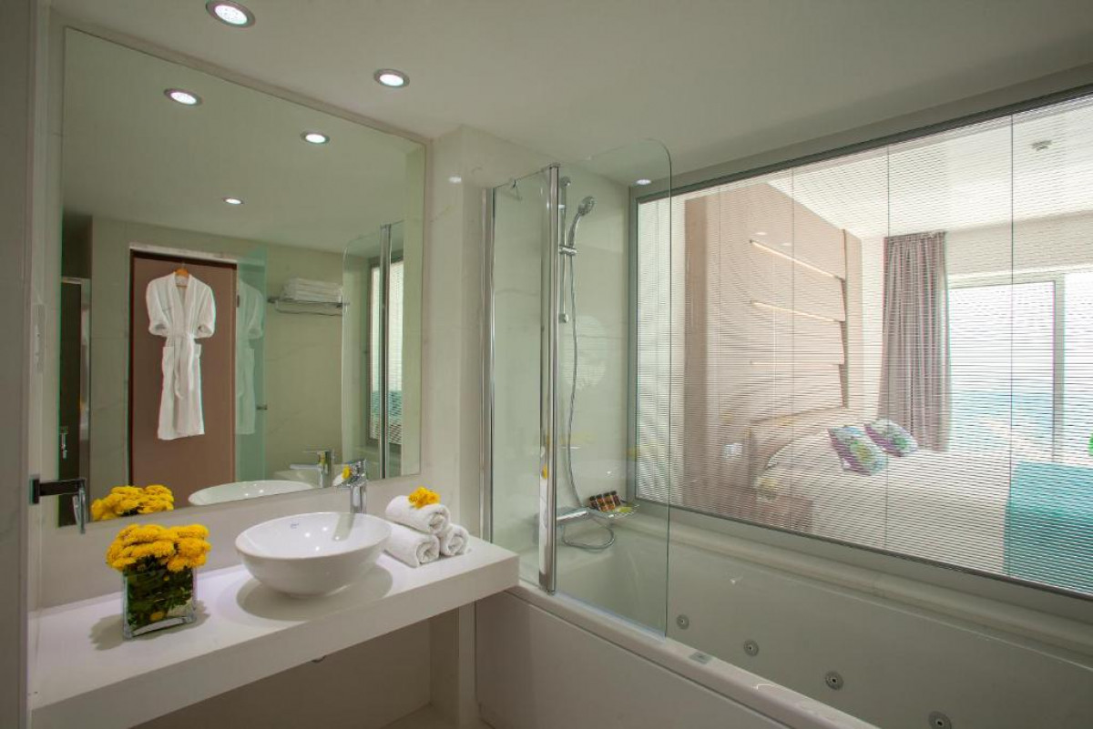 King Suite Side Sea View 85 Sqm