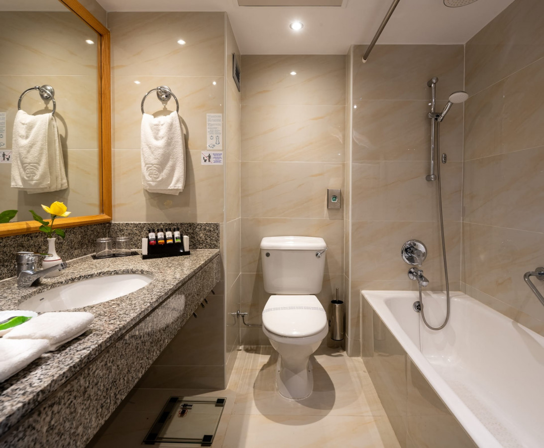 Superior Swim-Up Pool View