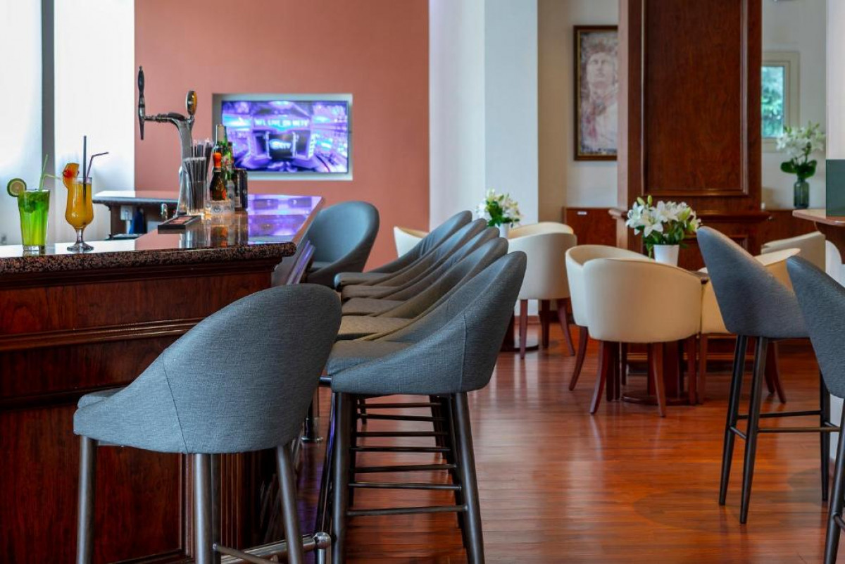 Lobby Bar