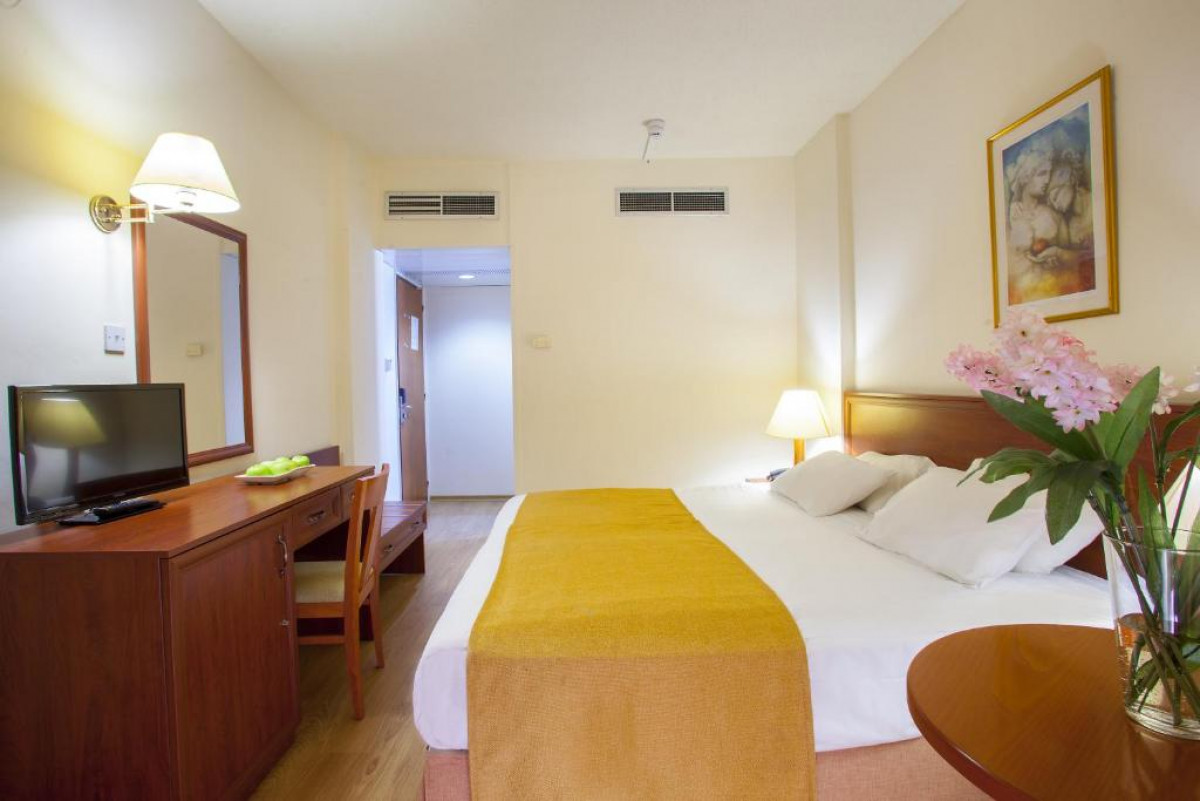 Twin Room Inland View - Single Occupancy