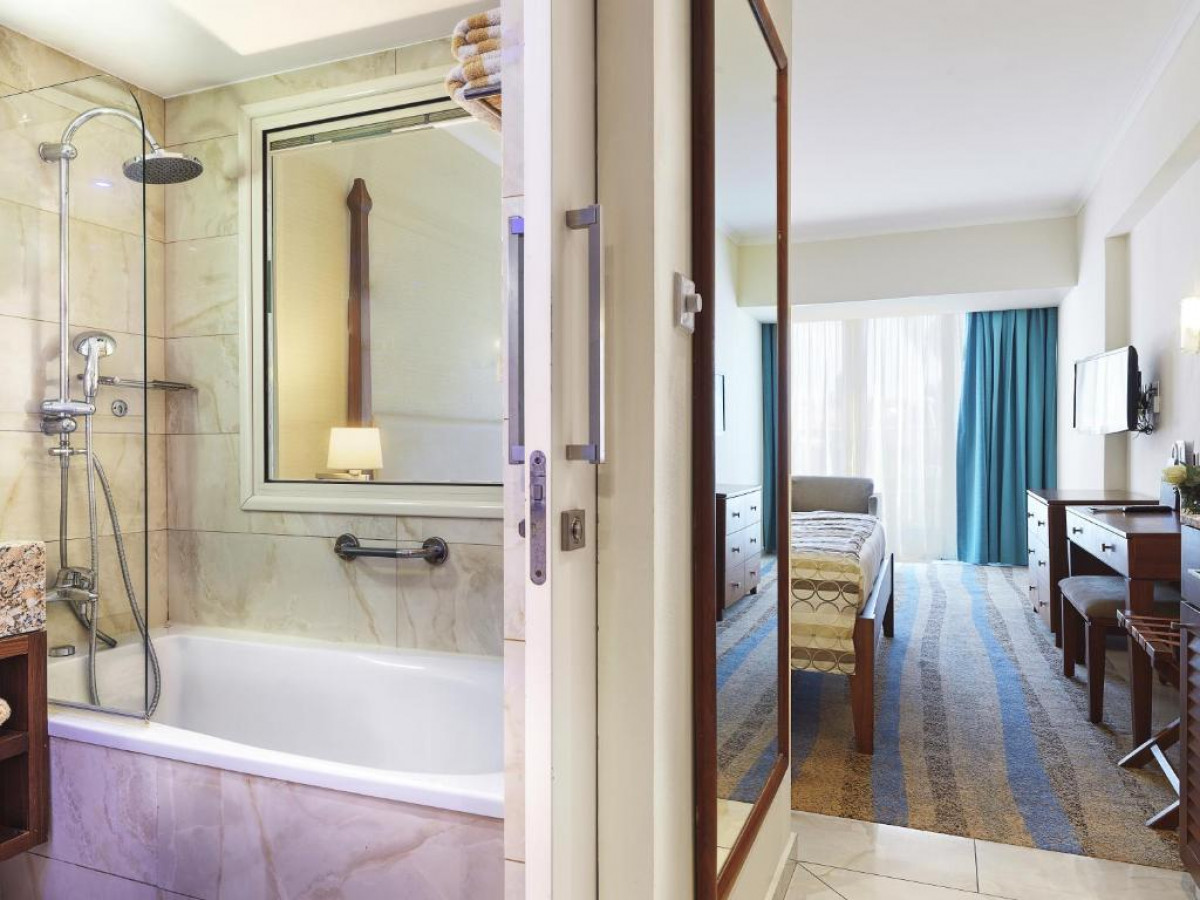 Deluxe Room Inland View