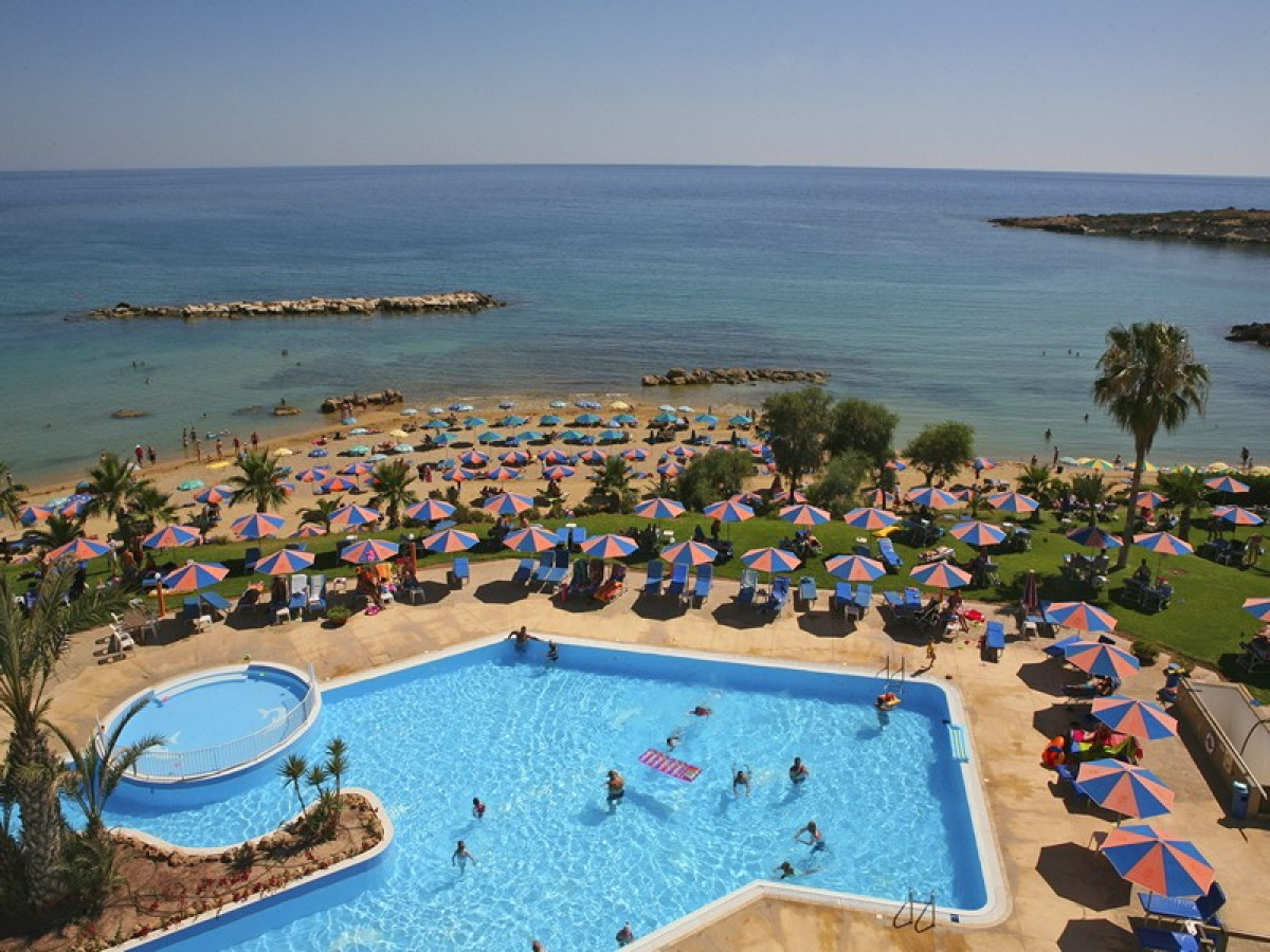 Pool & Beach