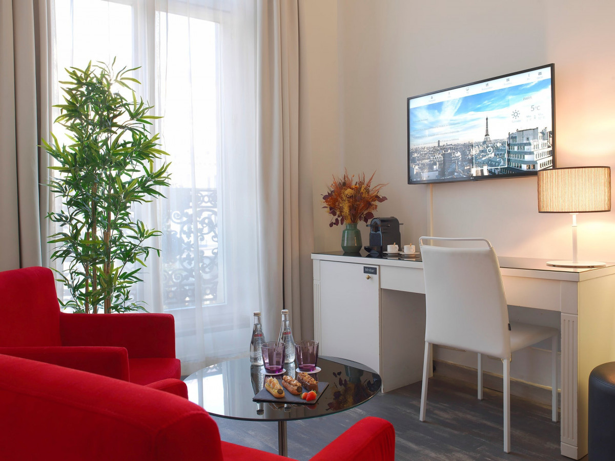JUNIOR SUITE