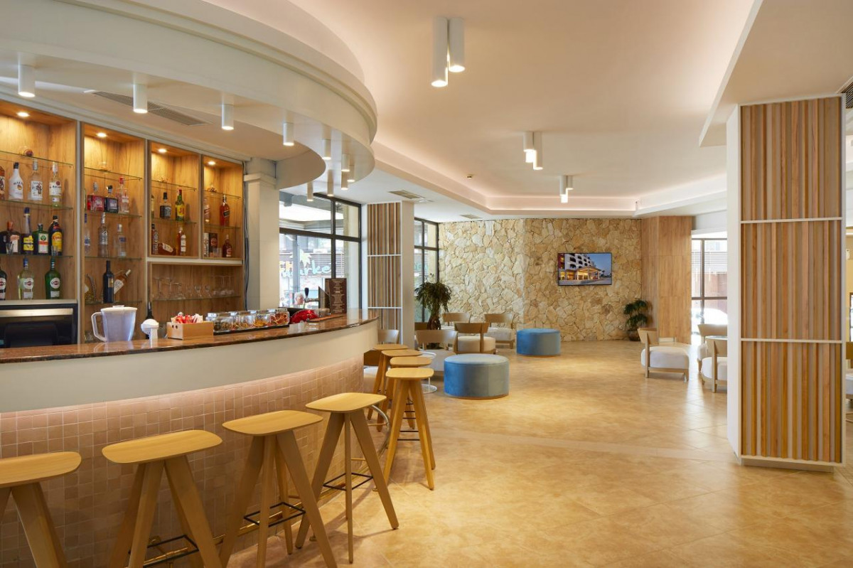 Lobby bár