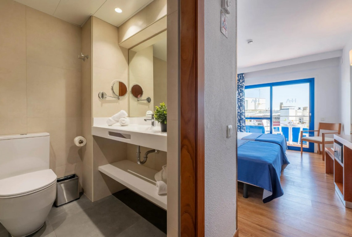 Superior A Single Room with Pool/Side