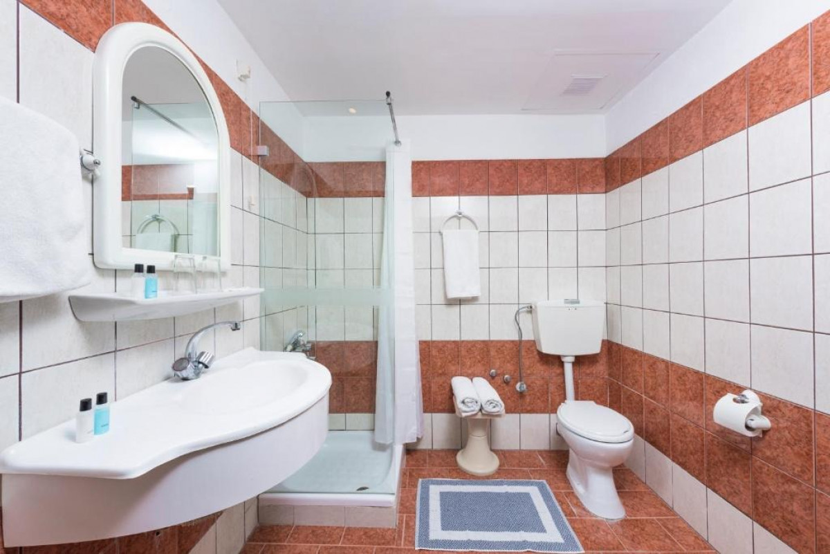 DOUBLE/TWIN STANDARD ROOM POOL OR SIDE SEA VIEW