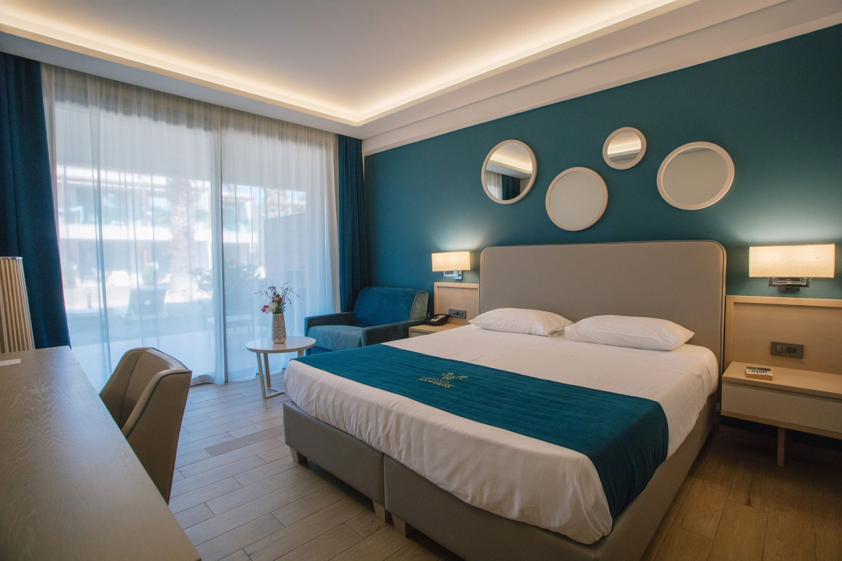DOUBLE/TWIN DELUXE ROOM SINGLE USE