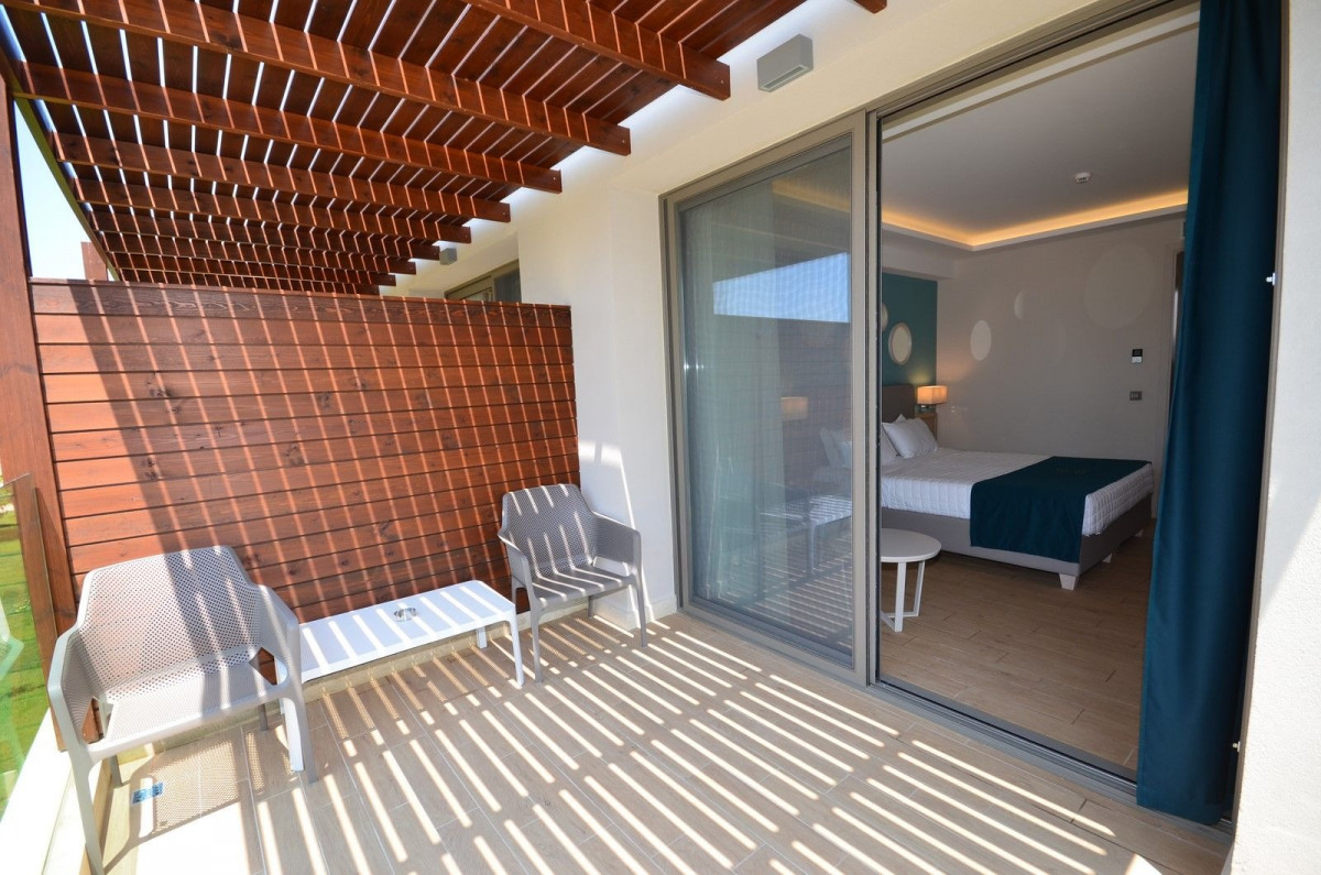 DOUBLE/TWIN DELUXE ROOM SINGLE USE