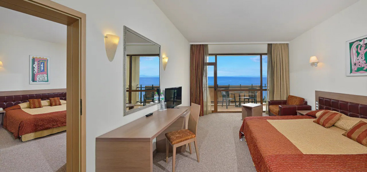 Tengerre néző családi szoba