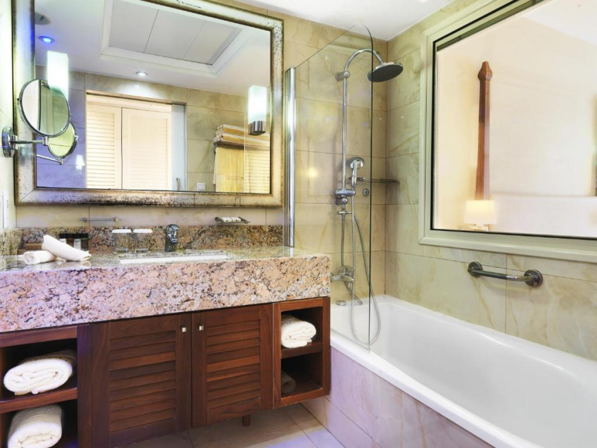 Deluxe Room Inland View