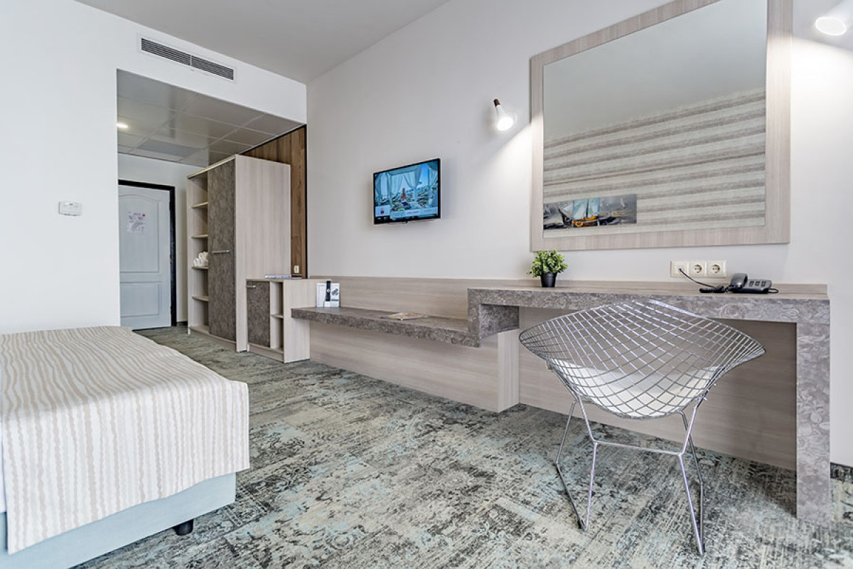 Kétágyas delux parkra néző szoba