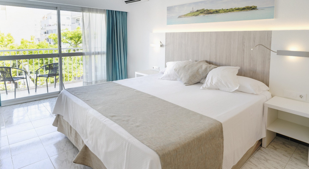 DOUBLE PREMIUM KING BED WITH BALCONY