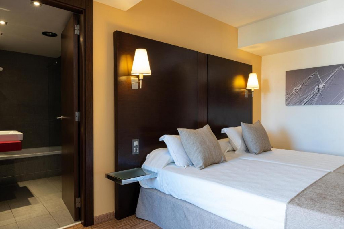 Double/Twin Standard Room with Balcony or Terrace Single Use