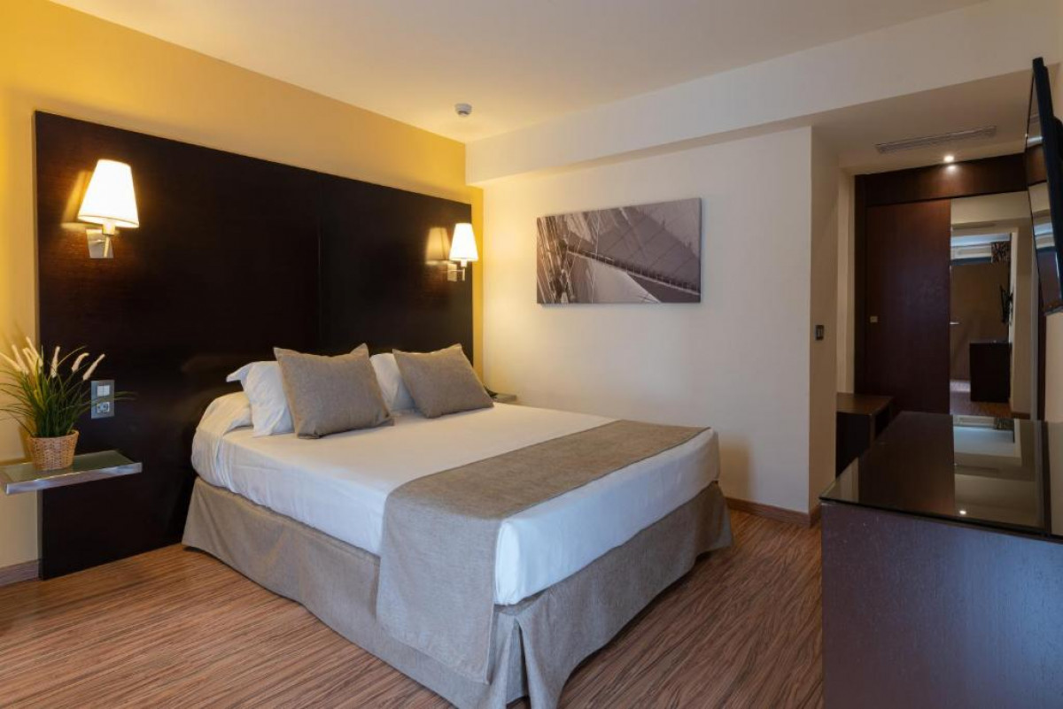 FAMILY ROOM WITH BALCONY OR TERRACE