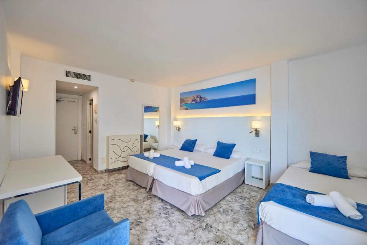 Quadruple Standard Room with Balcony