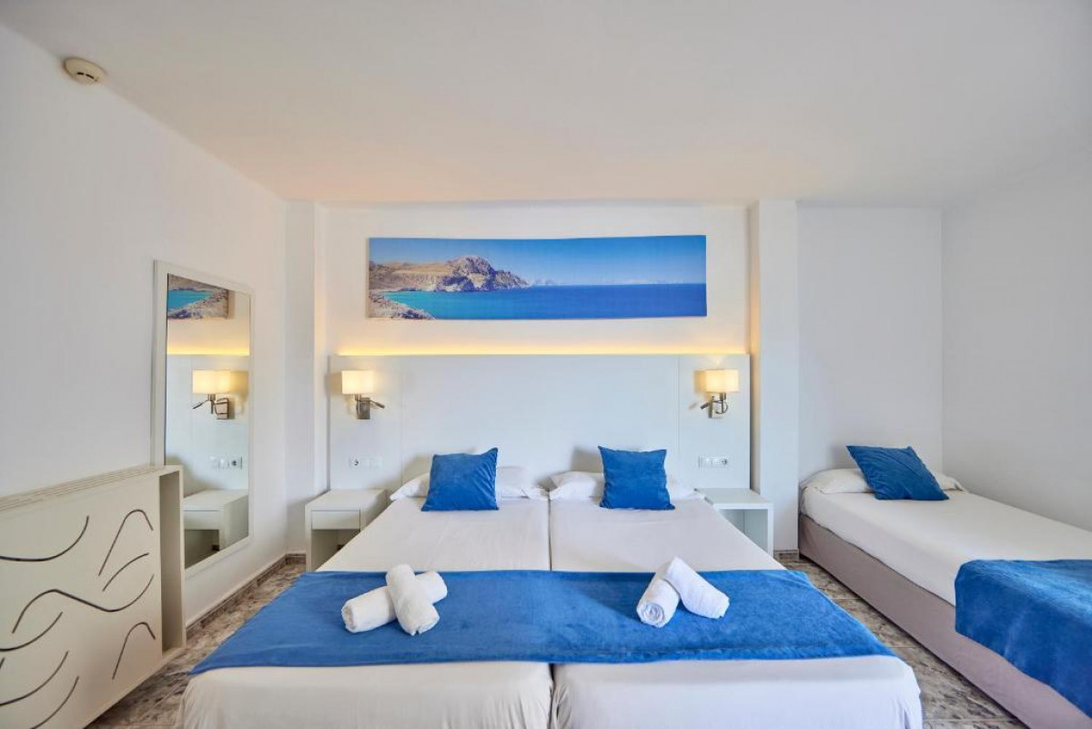 Quadruple Standard Room with Balcony