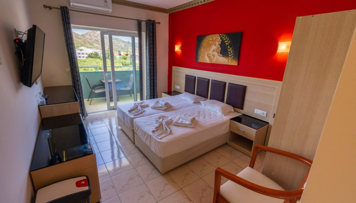 DOUBLE/TWIN STANDARD ROOM