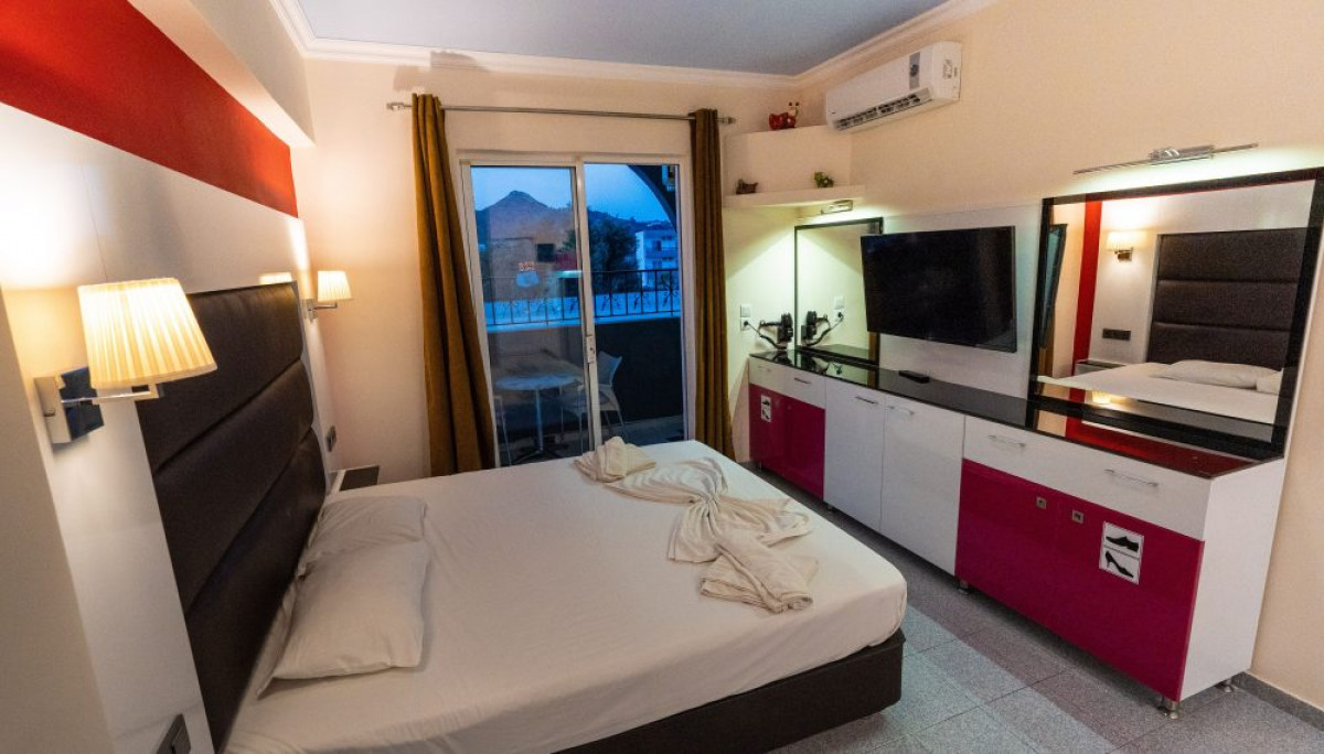 DOUBLE/TWIN STANDARD ROOM