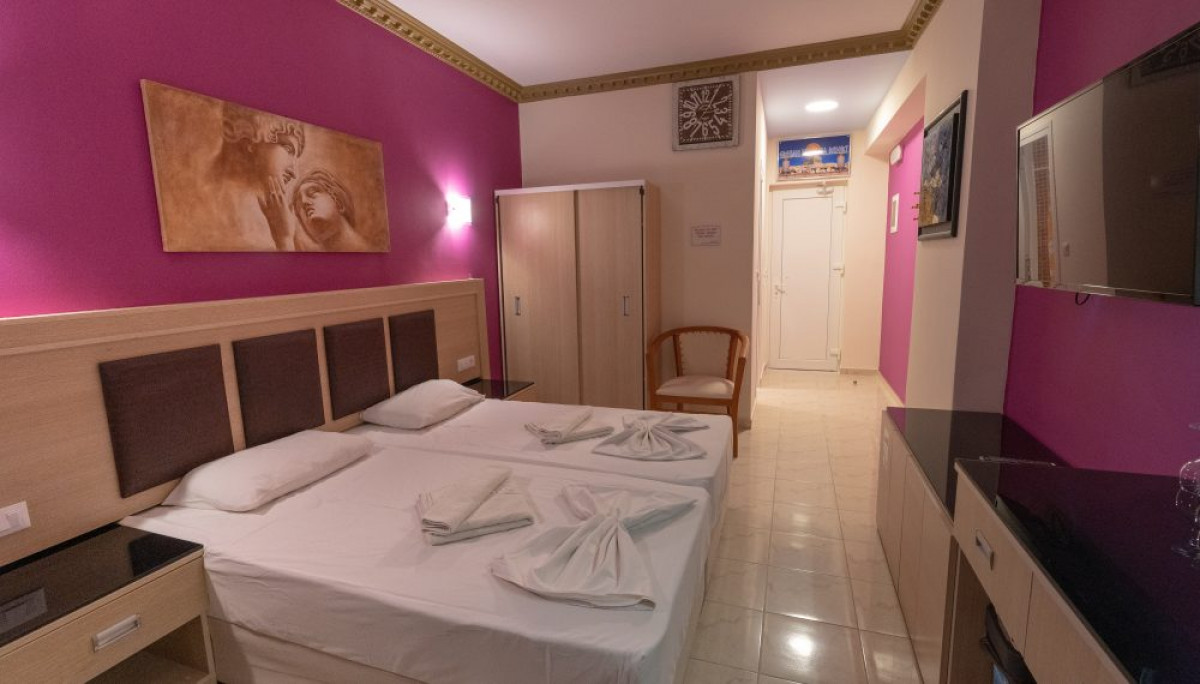 DOUBLE/TWIN STANDARD ROOM