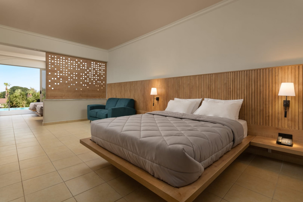 DOUBLE DELUXE SWIM UP