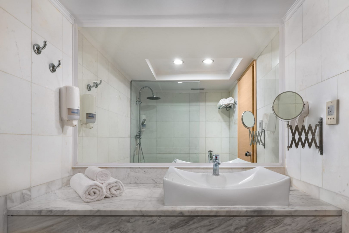 DOUBLE DELUXE SWIM UP