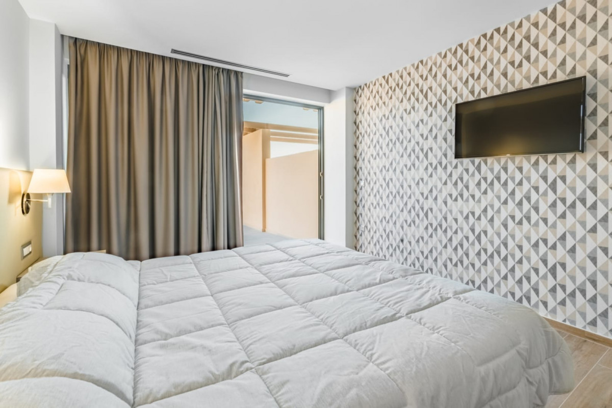 DOUBLE DELUXE SWIM UP