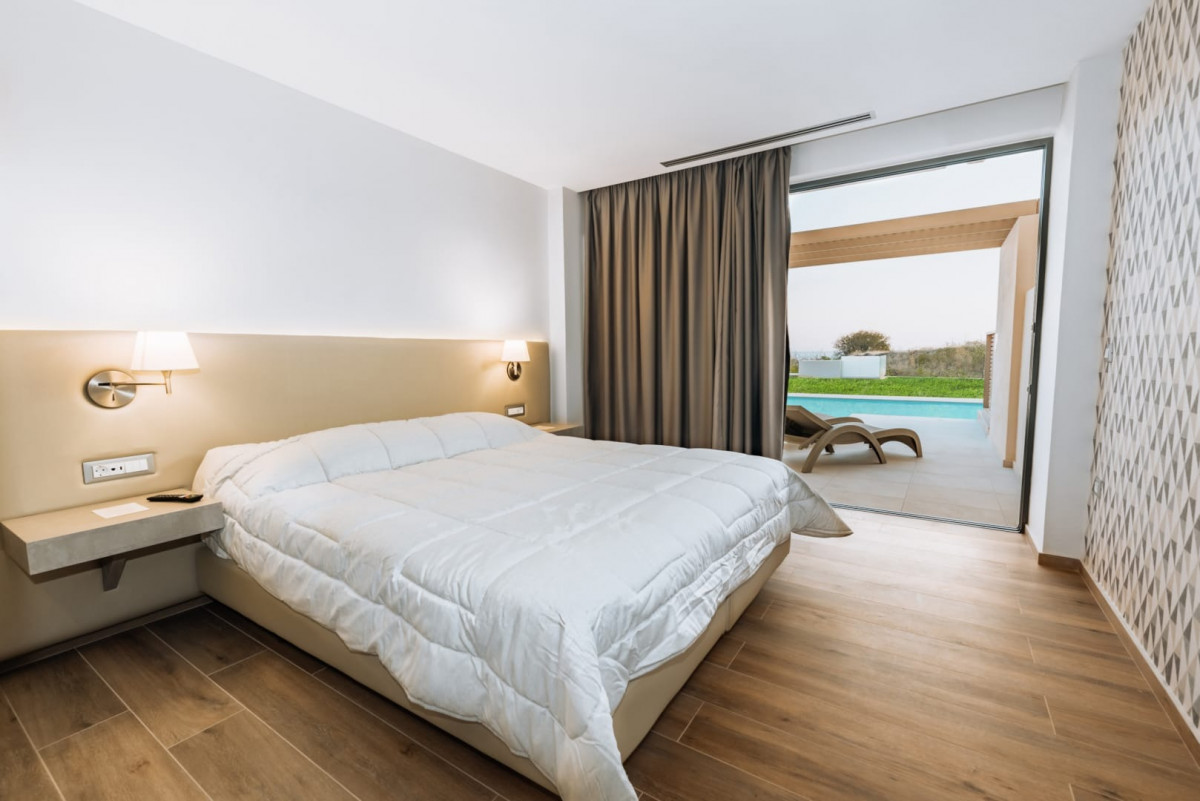 DOUBLE DELUXE SWIM UP